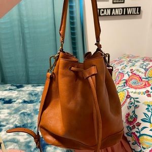Madewell Drawstring Bucket Bag - English Saddle